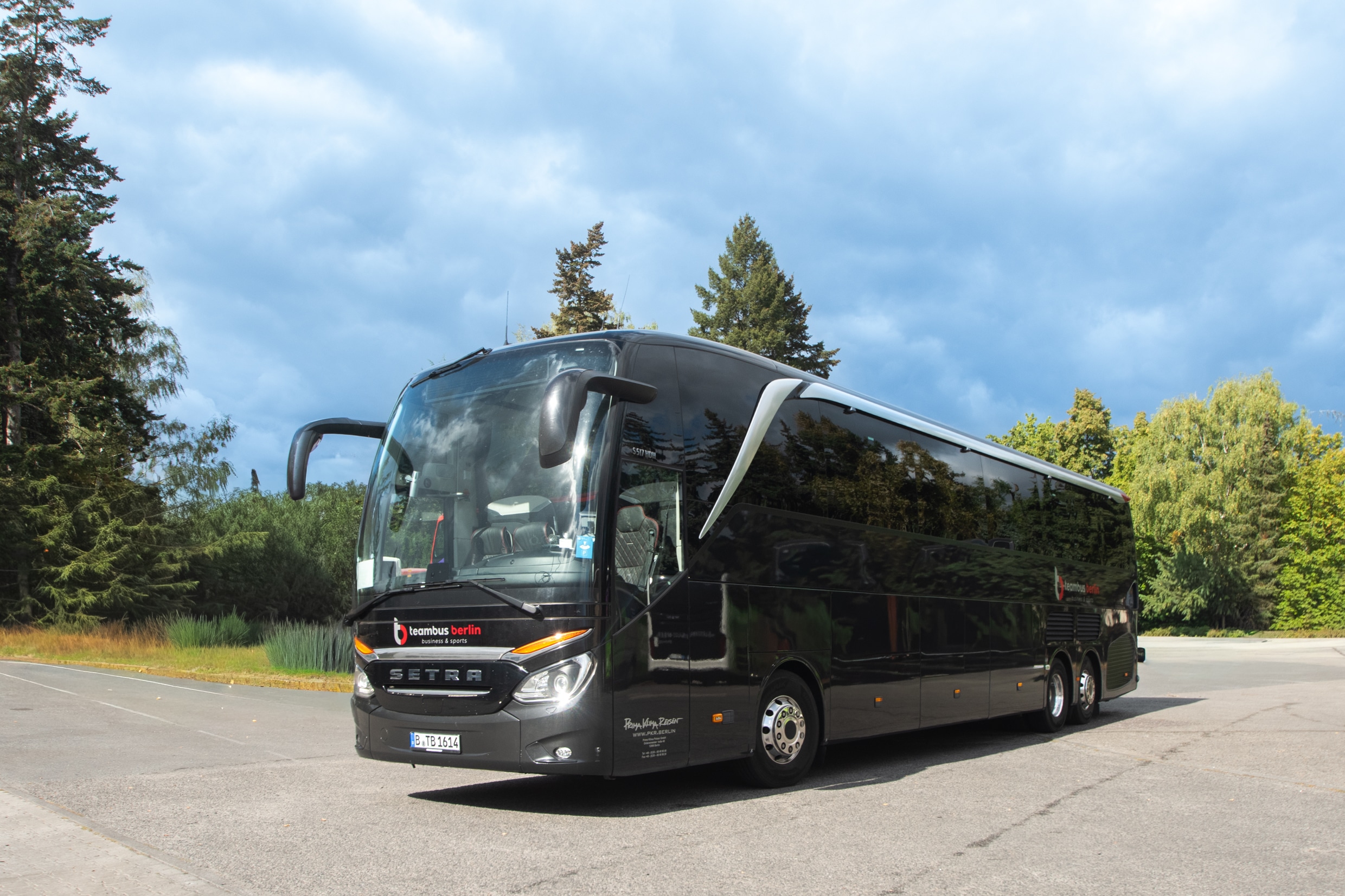 Black Teambus from the outside