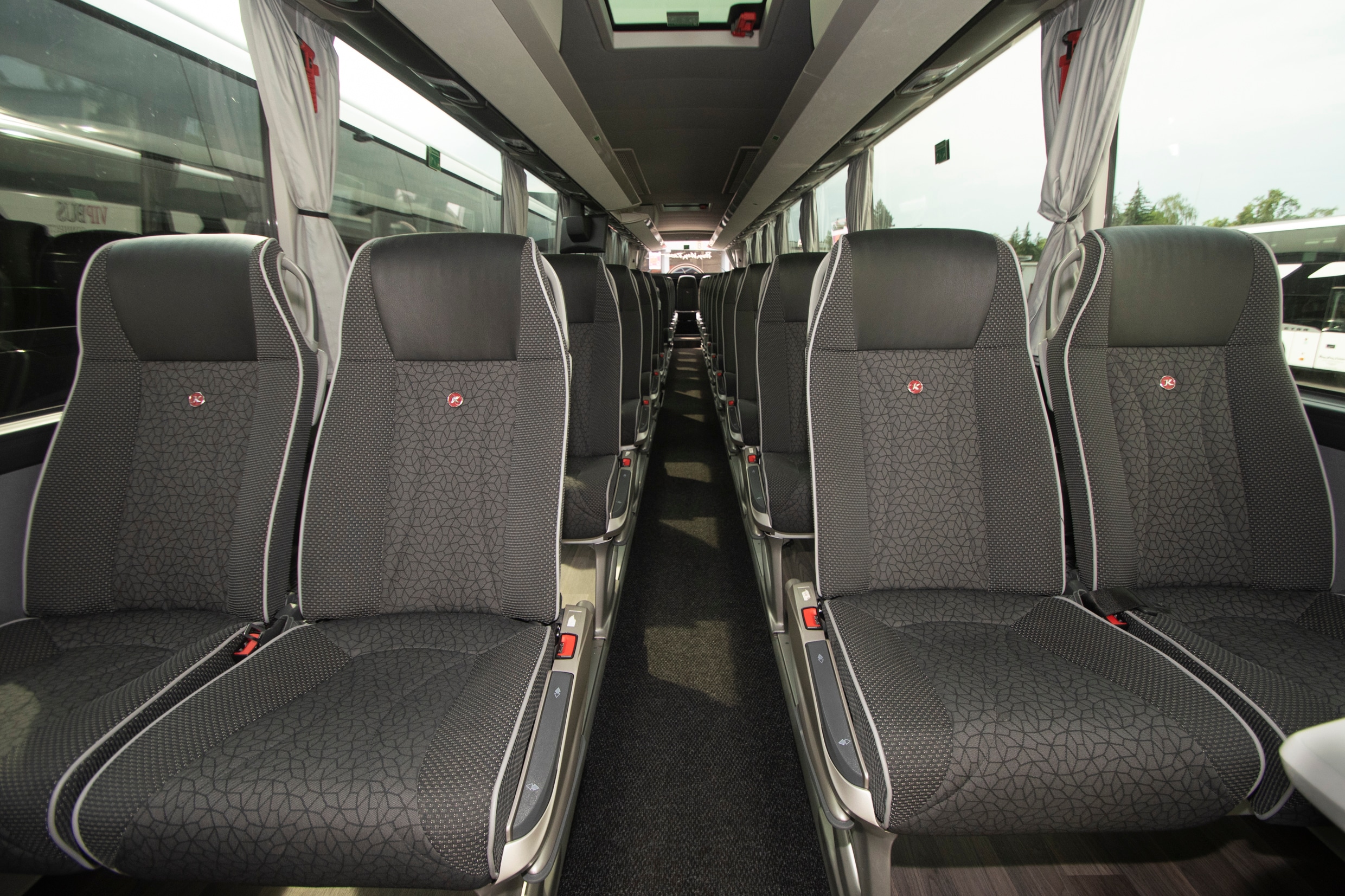 ALBA BERLIN team coach interior: centre aisle with comfort seats
