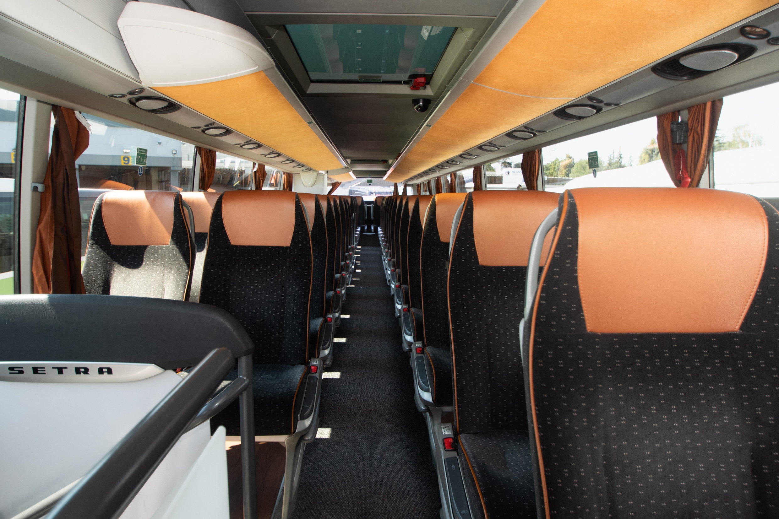 XXL-Class interior: seats with cognac-coloured headrests along the centre aisle